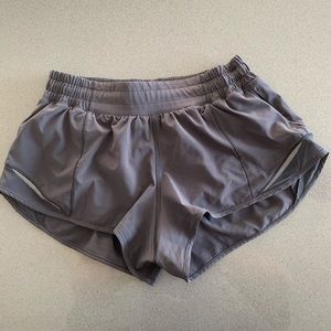 LuluLemon Hotty Hot short II 2.5” Size 6 in Black